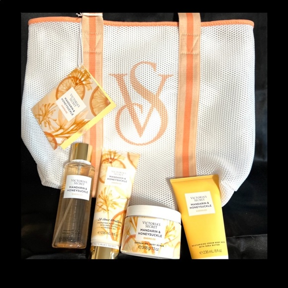 COPY - Victoria’s Secret beach bag of 4 products.Mandarin and Honeysuckle.Great… - Picture 1 of 7